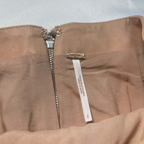 Free People Tan faux leather mini skirt back zip size 2-Preowned - Picture 4 of 6